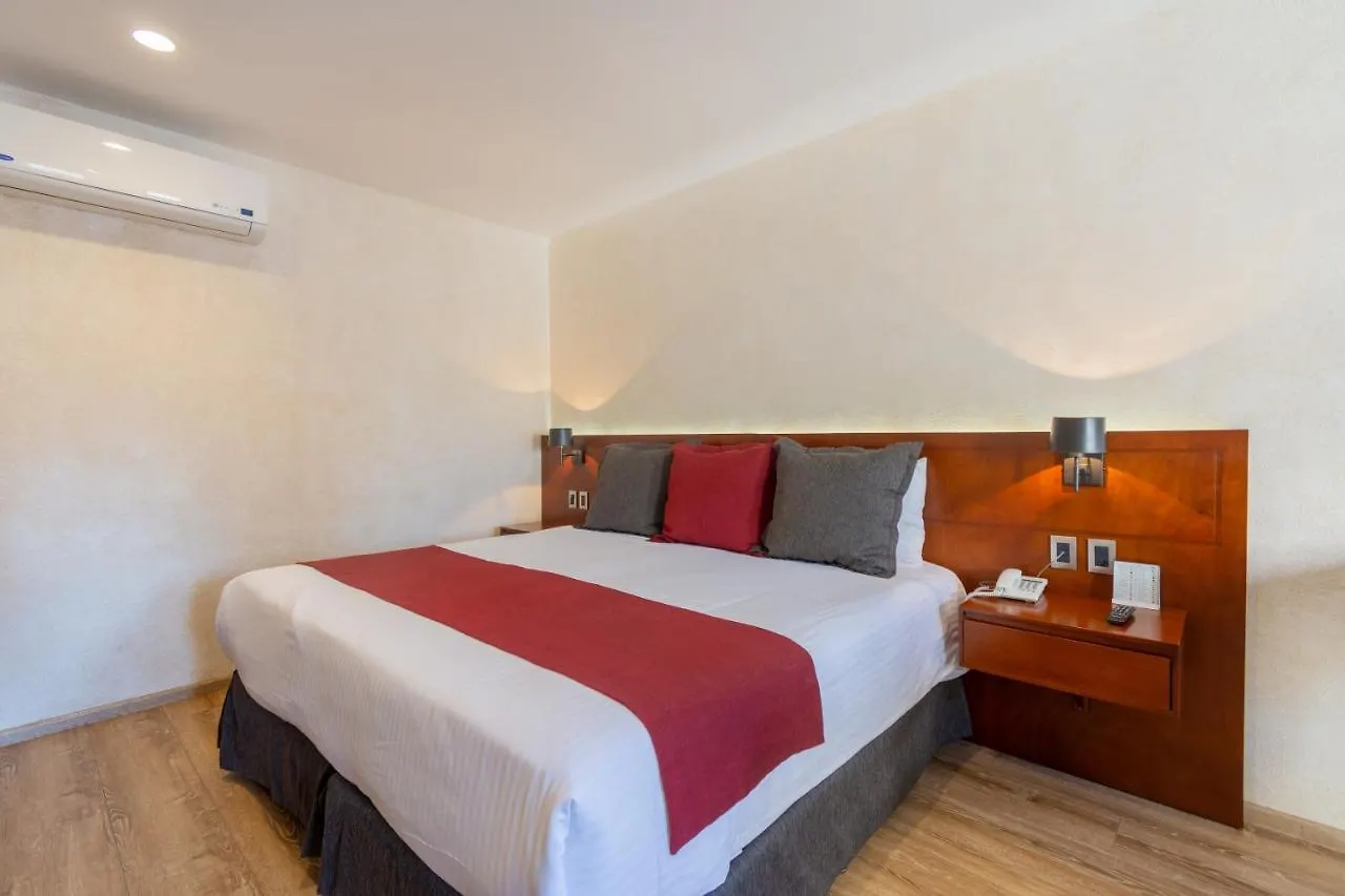 Hotel Madero Queretaro 4*,