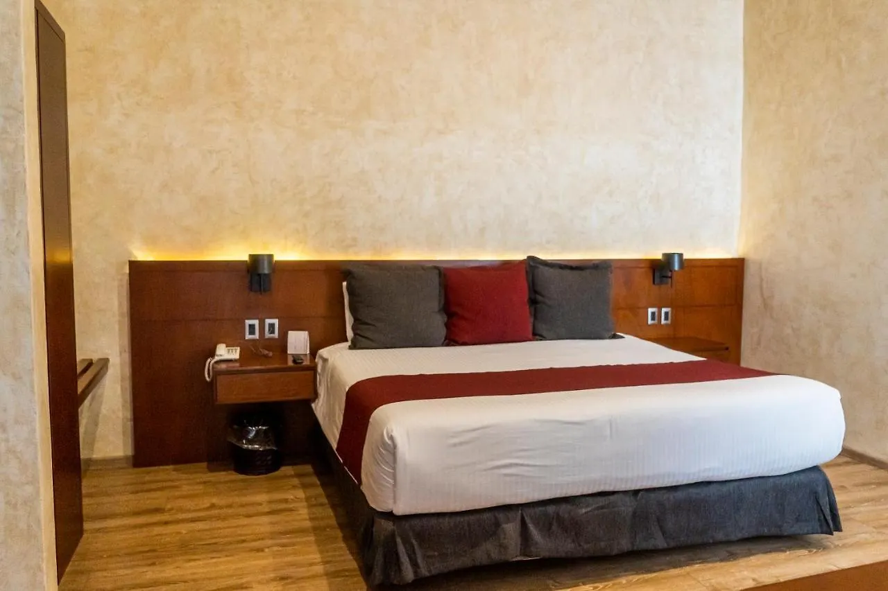 Hotel Madero Queretaro 4*,