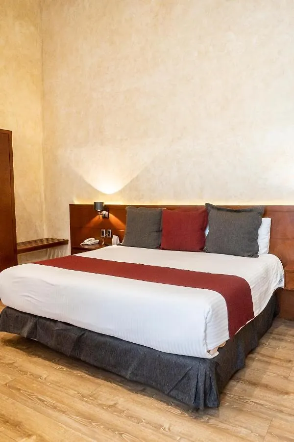 Hotel Madero Queretaro 4*,